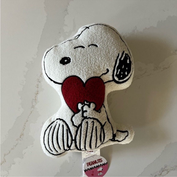 Peanuts Other - Peanuts Snoopy Throw Pillow by Berkshire Valentine’s Day Heart NWT